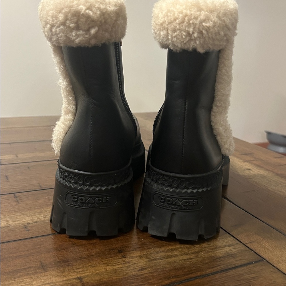 🔥BOOT SALE 🔥 Coach Jane Black Leather Shearling Trim Booties Lug Sole size 7.5 - Picture 2 of 12